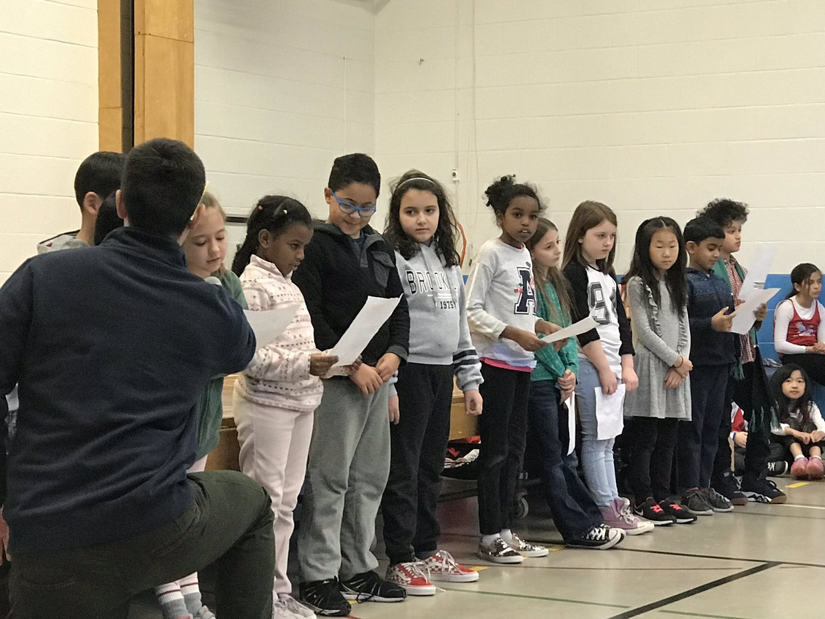 TDSB_DunlacePS's tweet photo. Can you say teamwork? Yes we can!! Ss share a poem about being part of the team. 🥅⚾️⚽️. #characterassembly. #teamwork https://t.co/N4BhMr92hM