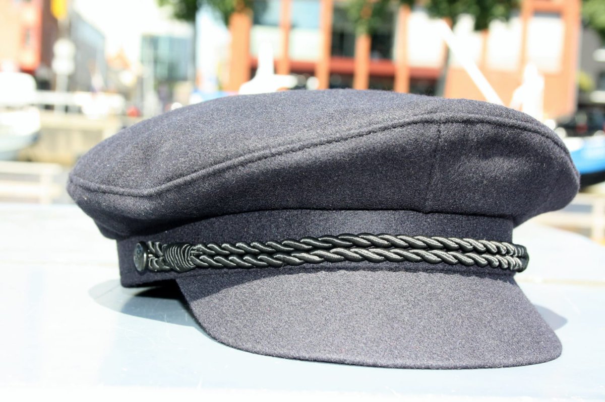 witting_nu's tweet photo. #SCHIPPERSPET @schipperspetten
Originele Nederlandse Schipperspet . ⚓
The real original Dutch Fisherman's Sailor caps .
Handmade since 1876 in #Groningen #Netherlands
#fishermancap
 https://t.co/dLaCaNYpa1 https://t.co/Y9Cn5QnKk6