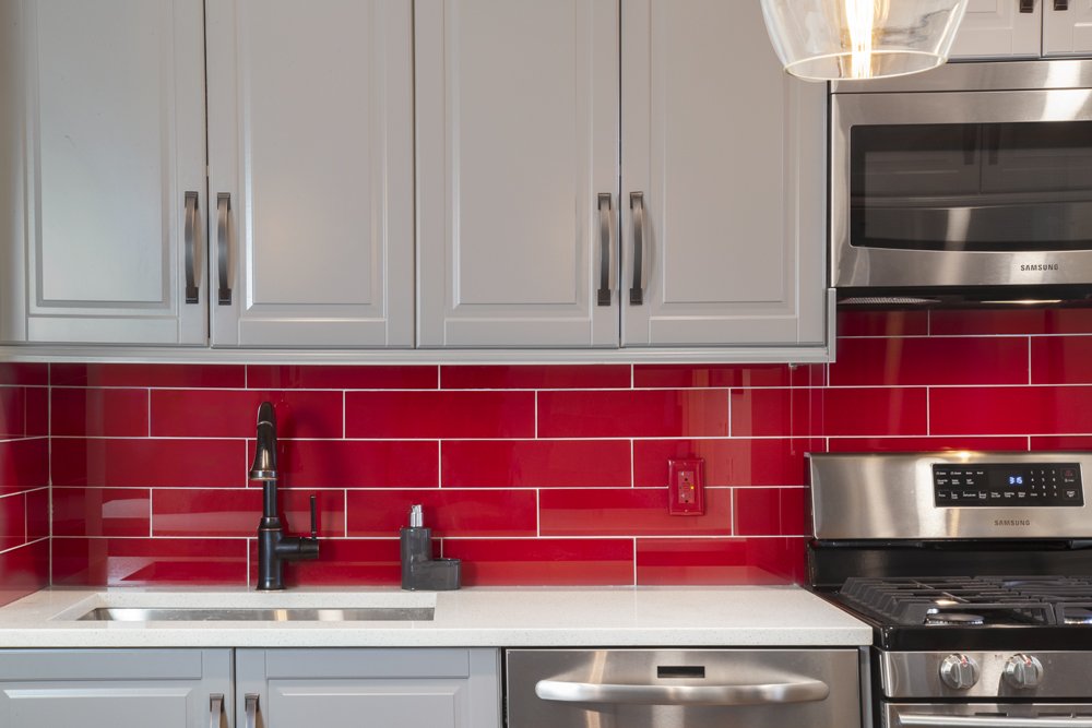 Nemo_Tile's tweet image. The first room in this renovation in Kensington, Brooklyn focused on creating a large inviting kitchen as the center of entertaining to accommodate large family gatherings.
💫⠀
#NemoTile #RedKitchen #DesignInspo
nemotile.com/project-spotli…