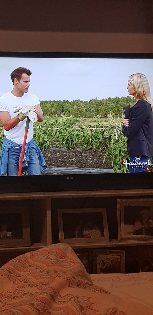 macker82's tweet image. A bit of #LoveOfCourse on this cold wet Irish nite 🇨🇮❄☃️💦💨 @HunksOfHallmark @hallmarkchannel @CameronMathison @KellyRutherford what  a cute flim 😘😍