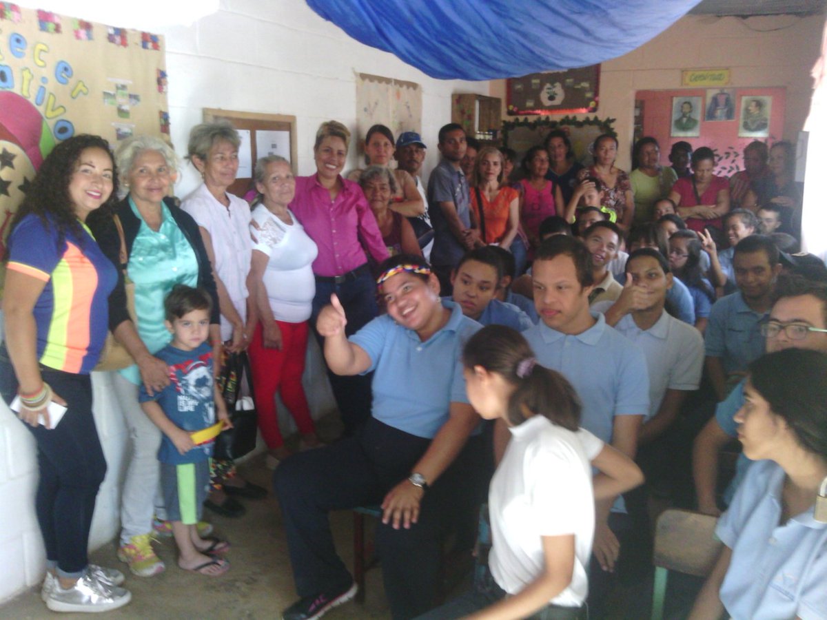 #Portuguesa #Páez En Paz y Alegría se entregaron #MorralesEscolares en <a href="/TelPaez/">TelPaez</a> #Serdiferenteesalgocomun <a href="/NicolasMaduro/">Nicolás Maduro</a> @ZEPortuguesa <a href="/AlexisCedres2/">Alexis Cedres</a> @ @circuiton7paez <a href="/EducEspecPaez/">EducEspecialPaez</a>