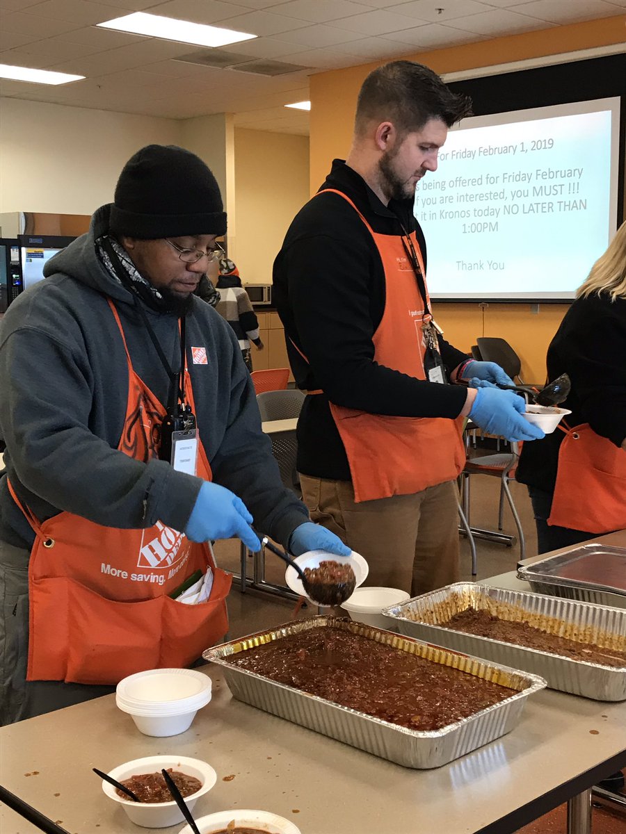 joliet_sdc5852's tweet photo. Warm chili 🌶🥣 for a chilly 🌬💨day. Appreciate everyone’s diligence through this weather!! #staywarm #goingforseconds https://t.co/iGpHgbfa05