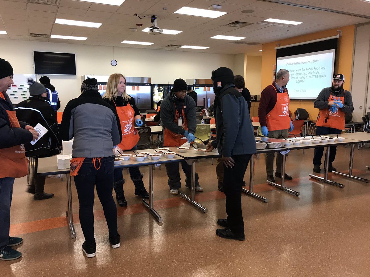 joliet_sdc5852's tweet photo. Warm chili 🌶🥣 for a chilly 🌬💨day. Appreciate everyone’s diligence through this weather!! #staywarm #goingforseconds https://t.co/iGpHgbfa05