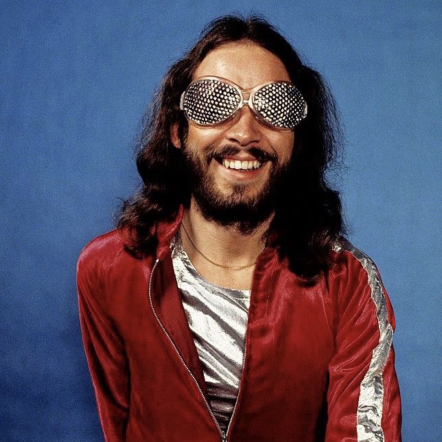 Happy birthday to two of this year s inductees: of Roxy Music
&
Jason Cooper of 