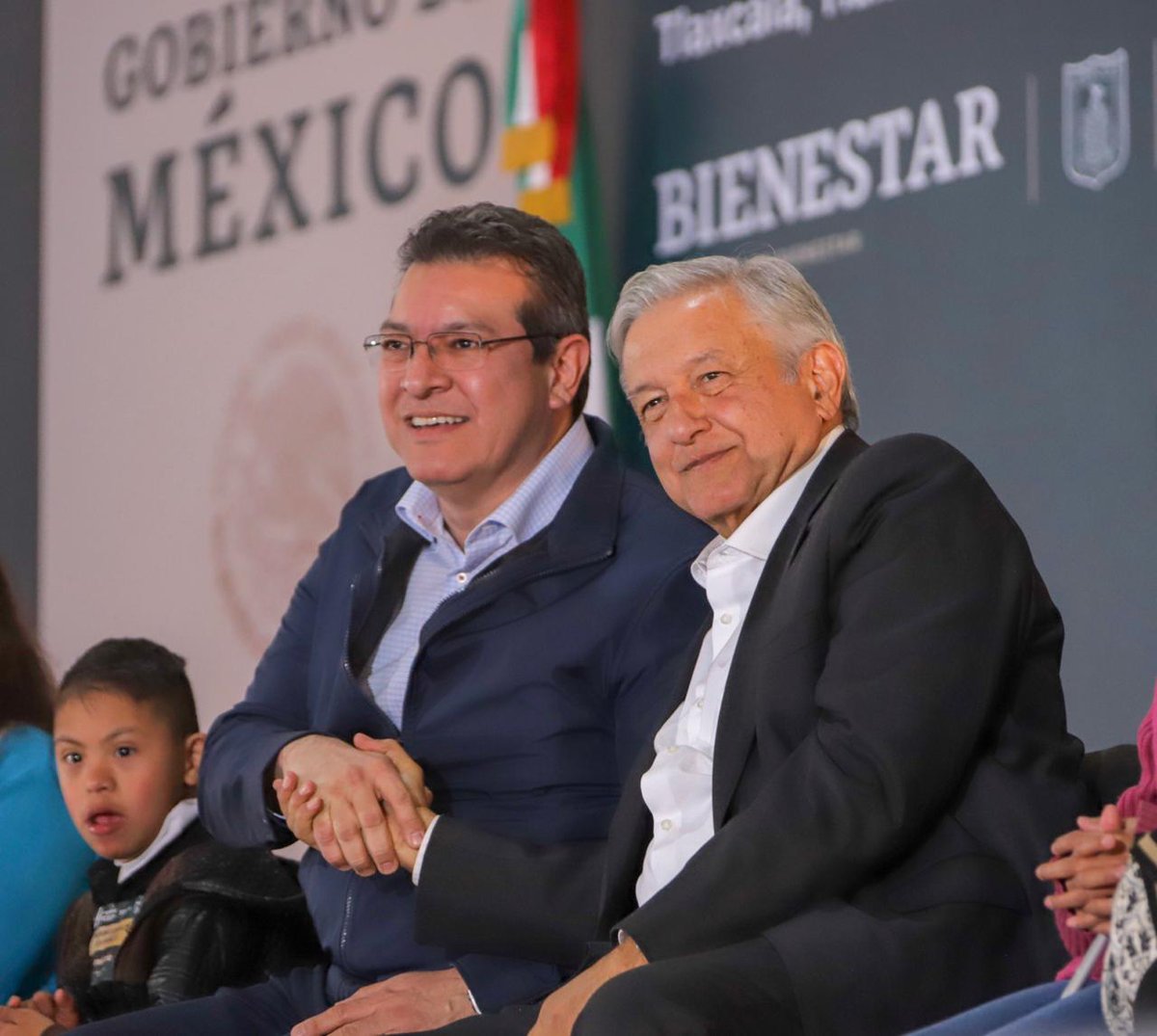 MarcoAMena's tweet photo. Nos visitó en Tlaxcala el Presidente @lopezobrador_. Recibimos su apoyo en carreteras, cultura y trabajo conjunto con @GobTlaxcala para disminuir al máximo posible la pobreza extrema en el estado. Anunció también los programas federales que se aplicarán en Tlaxcala. https://t.co/UFYyyqjEo4