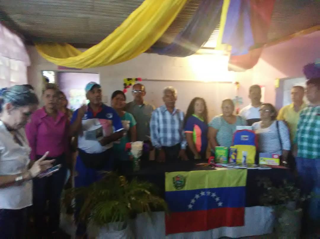 #31Ene En Paz y Alegría se entregó #MorralesEscolares a los 37 Participanteses del <a href="/TelPaez/">TelPaez</a> @circuiton7paez  de la mano de @efrenperezreal y  @ZEPortuguesa  <a href="/AlexisCedres2/">Alexis Cedres</a> @psuvaristobulo <a href="/especialmppe/">Dir. General de Educ. Especial</a> @MPPEDUCACION <a href="/RosangelaOrozco/">Rosangela Orozco</a>