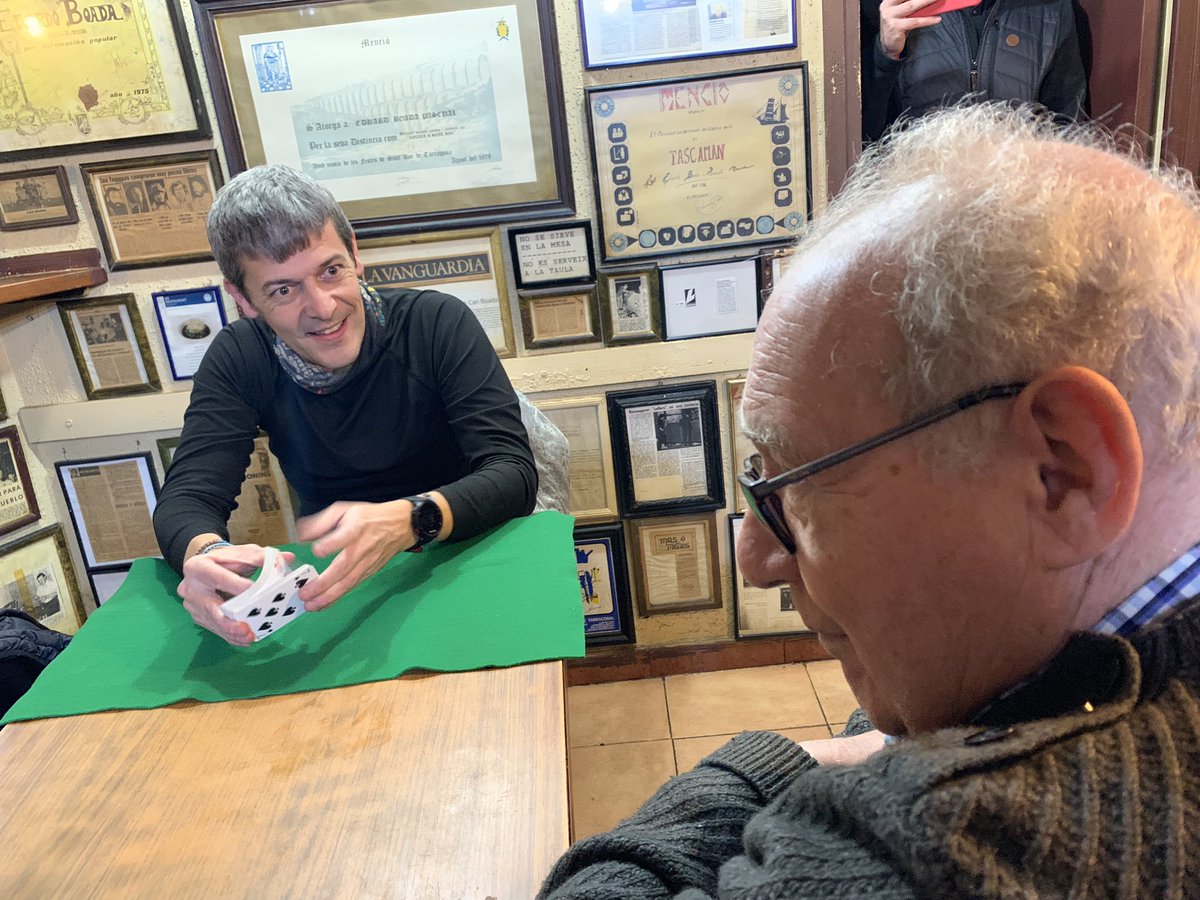 mdv70's tweet image. I després d’un bon entrepà és l’hora de sessió de màgia amb @magdvd000 #GràciesBoada #BoadaPregoner #TgnTT