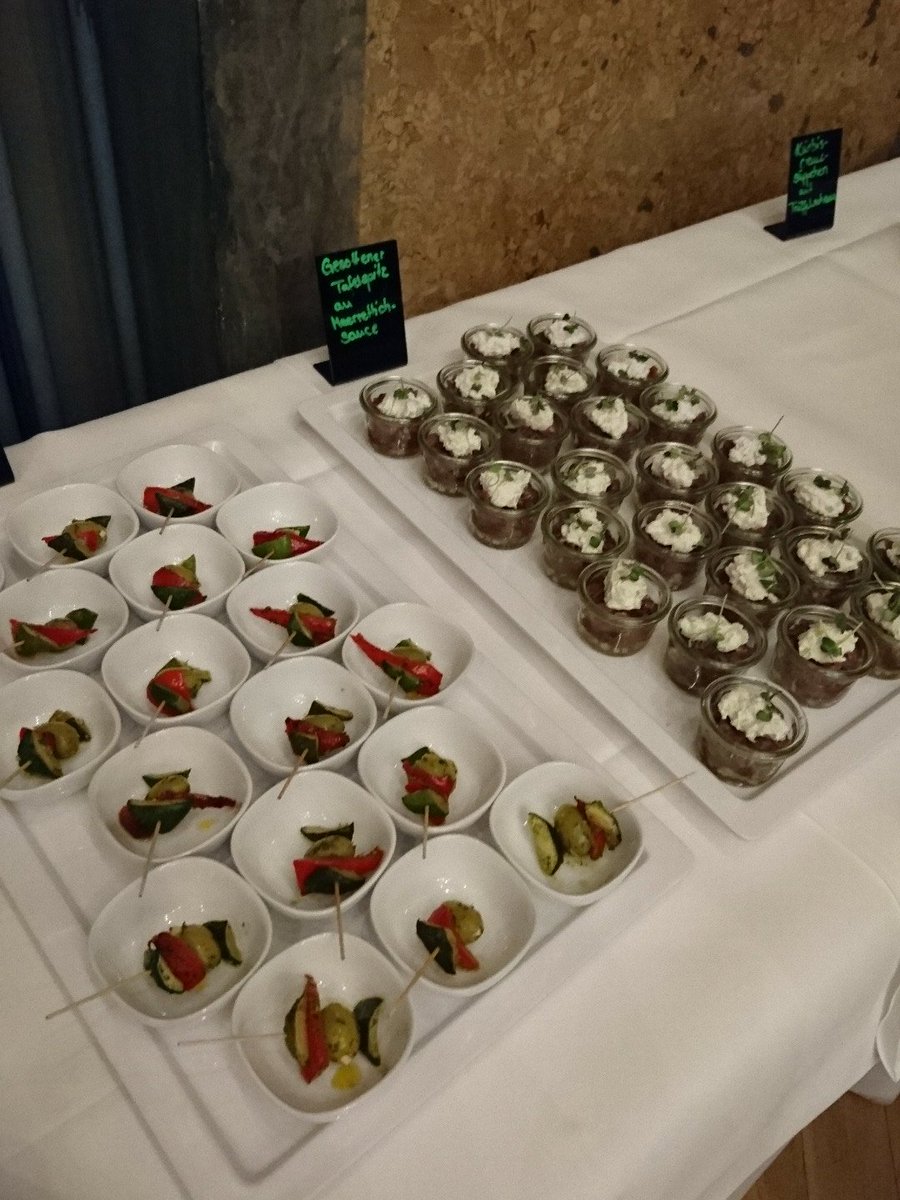 TEN_Event's tweet photo. Wir bedanken uns bei unseren Sprechern für drei hervorragende Vorträge und die offene Diskussion der Fragen. Jetzt bleibt noch Zeit fürs #Networken.
#flyingbuffet #Heidelberg #eHealth #Abendveranstaltung #feinwärts https://t.co/64krg0TlTs