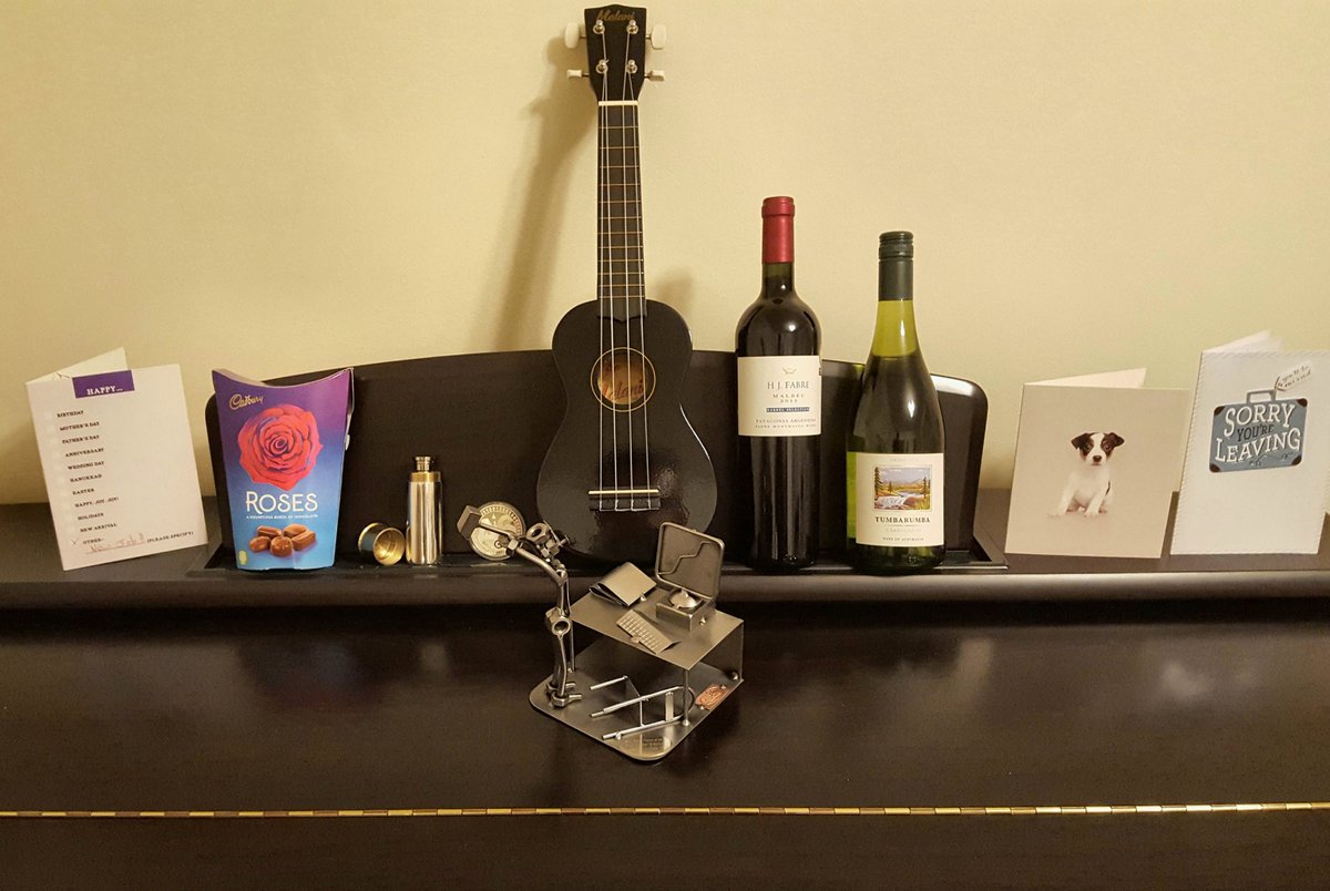 RAFCyberspace's tweet image. VMT for the cards &amp;amp; pressies from the @TG4Info Career Managers, the @RAF_EBTA&apos;s team, &amp;amp; the @RoyalAirForce&apos;s A6 Comms Div. Best tour I (WO H) have had. Feeling blessed by the well wishes &amp;amp; plaudits. I&apos;m sure #CommsManager WO Claire O will be awesome. I&apos;m now off to pastures new.