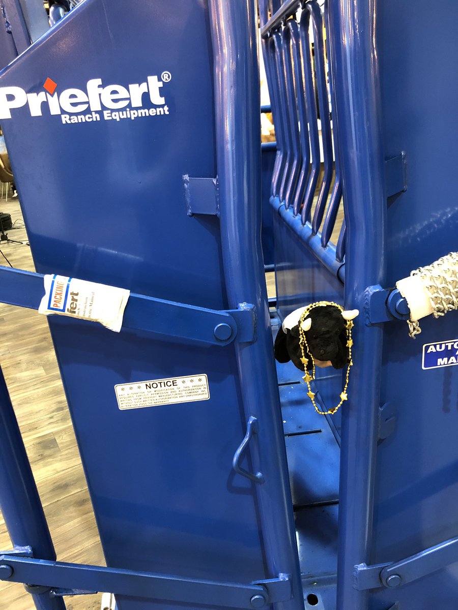 cale_spencer's tweet photo. Pt. 5 Adventures of Carlos.                    Took a goofy picture with @CortevaPastures. @TruTestGroup hooked us up with a sweet eartag!  Got vaccinated in a @Priefert_MFG chute and even got matching hats with @mjoroth18. #cattlecon19 https://t.co/FdlTgosl33
