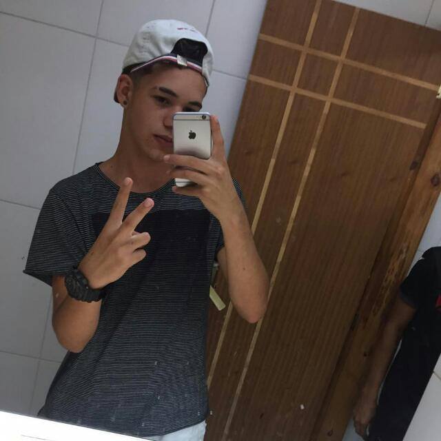 OqAcham's tweet photo. Maurício 

"Feio"
"Bonito"
"Ele é muito irritante"
"Passa o rodo em geral"
"Iludi muito as pessoas"
"Não vale nem 1 real" https://t.co/w4pxRxOpGV