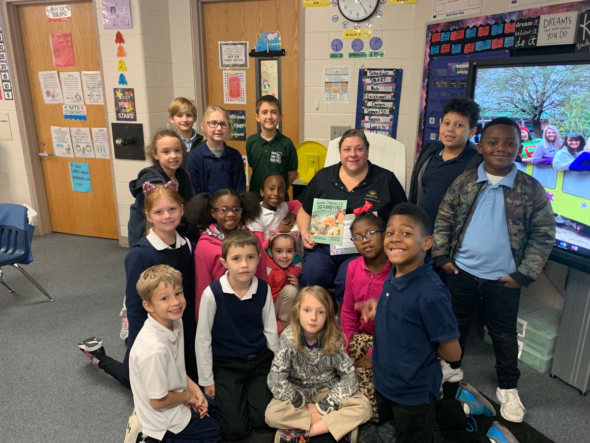 MrsSiviglia's tweet photo. Thank you to our wonderful cafeteria manager Nancy DeNapoli for taking the time to read to us today! #LCSLitWeek #FLCelebratesLiteracy #LionsRock2019 https://t.co/tHkQT0XWAa
