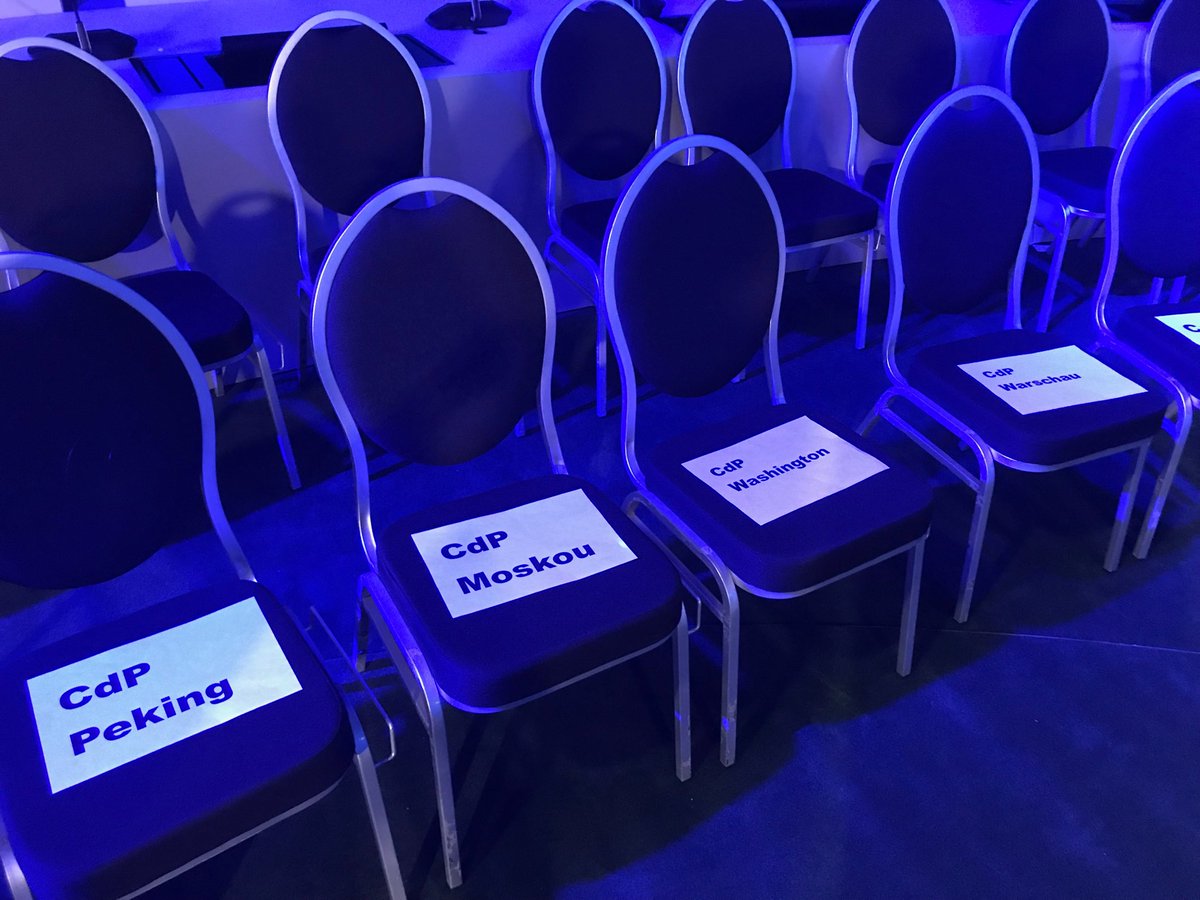 En zo eindigen de veelzijdige loopbanen van een aantal fantastische ambassadeurs en collega’s met een gereserveerde stoel bij de afsluitende sessie van de #ambassadeursconferentie. #diplomatieraakt ook persoonlijk!