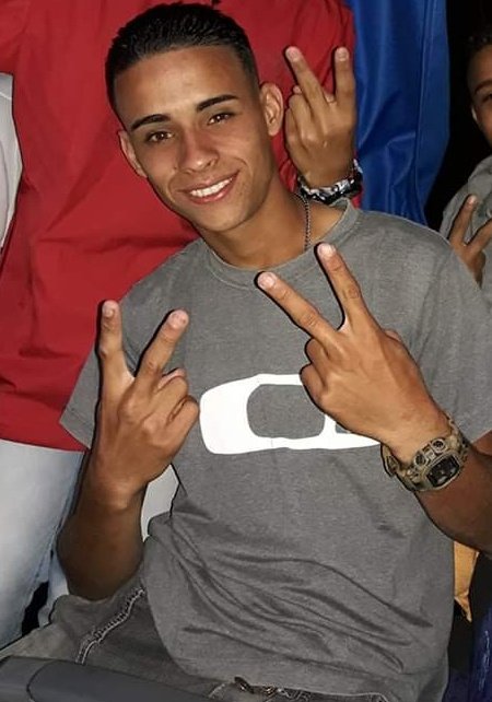 OqAcham's tweet photo. Wallace 

"Primo da Rayssa"
"Muito gostoso"
"Eu pego"
"Ele é  lindo"
"Se fosse você eu pegava ein" https://t.co/5QwqT4jpZb