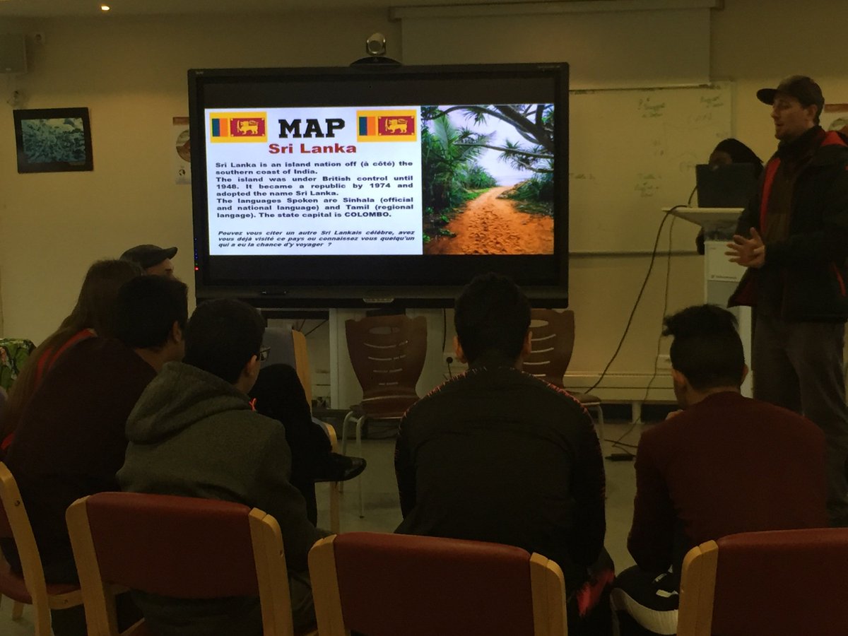 Paulinesyp's tweet photo. #lanuitdesidees de l’@ird_fr  démarre avec un atelier #artistique en anglais sur les #migrations avec un groupe de lycéens de #Bondy 🎼 cc @IFParis @OneTwoThreeRap https://t.co/DFo5jnxicr