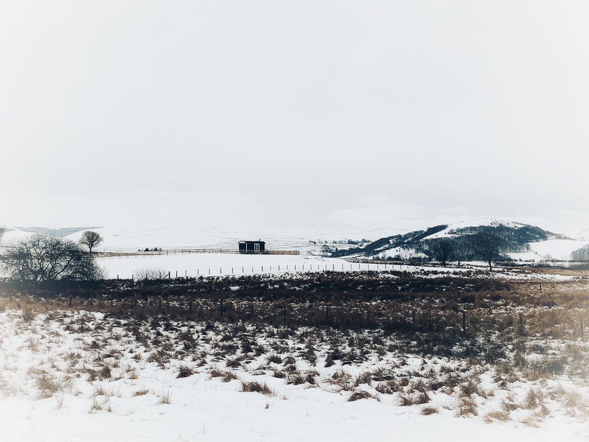 CwtCaron's tweet photo. Os yw’r dre yn ddyhead- a ddenodd
Ddynion o’r dechreuad,
Mae ynom bawb ddymuniad
I fyw yn glòs wrth gefn gwlad. 

Dic Jones https://t.co/m09BsaZNfj