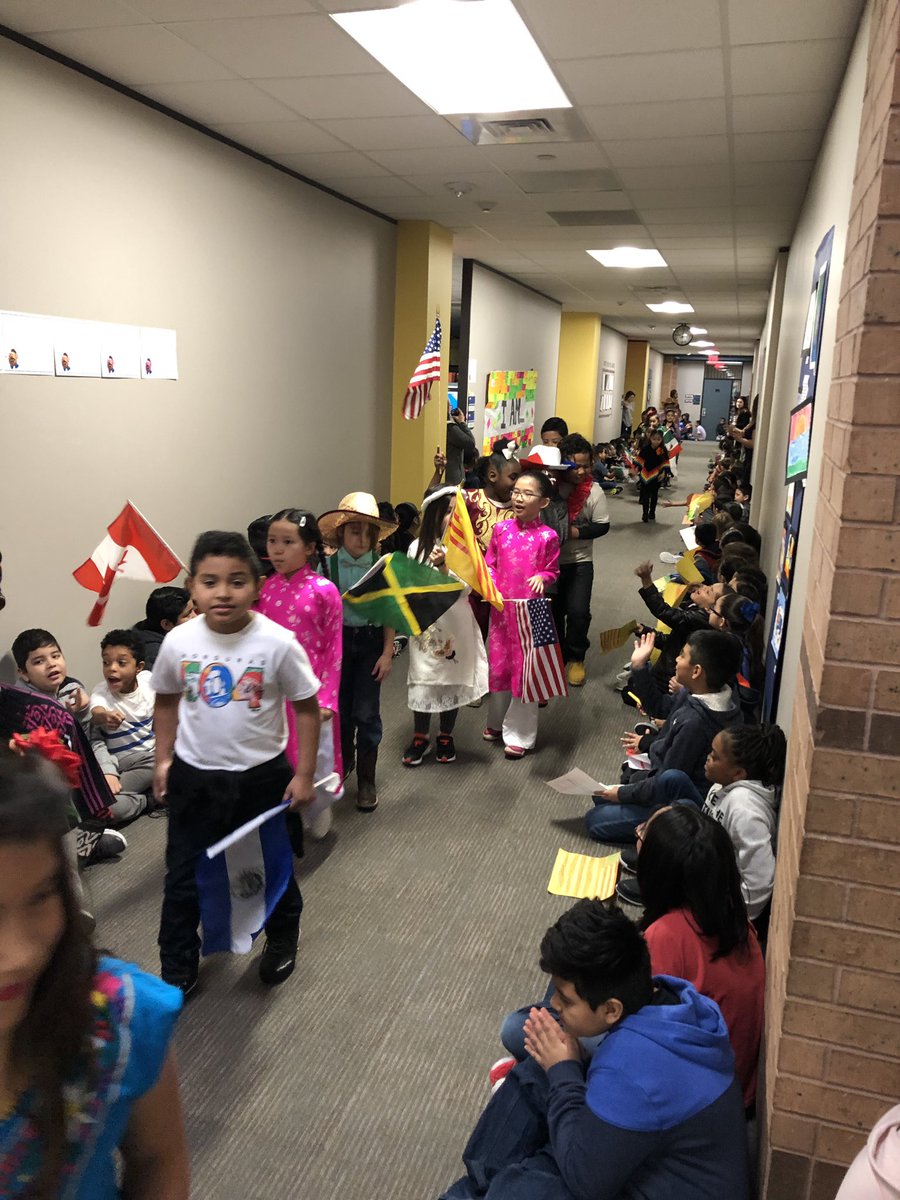 AshBlack314's tweet photo. More pictures of @ReedElementary’s Multicultural Parade!!🐲 https://t.co/bRvxtkIwH7