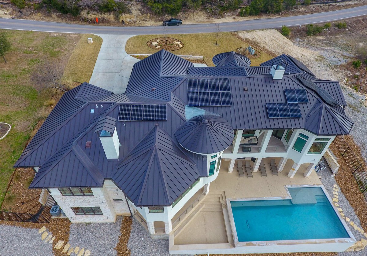 DroneDispatch's tweet photo. Clean. #drone #dronephotography #dronephoto #dronedispatch #aerial #aerialphotography #realestate #rooftop #roofing #dronestagram https://t.co/pbE6vttufZ