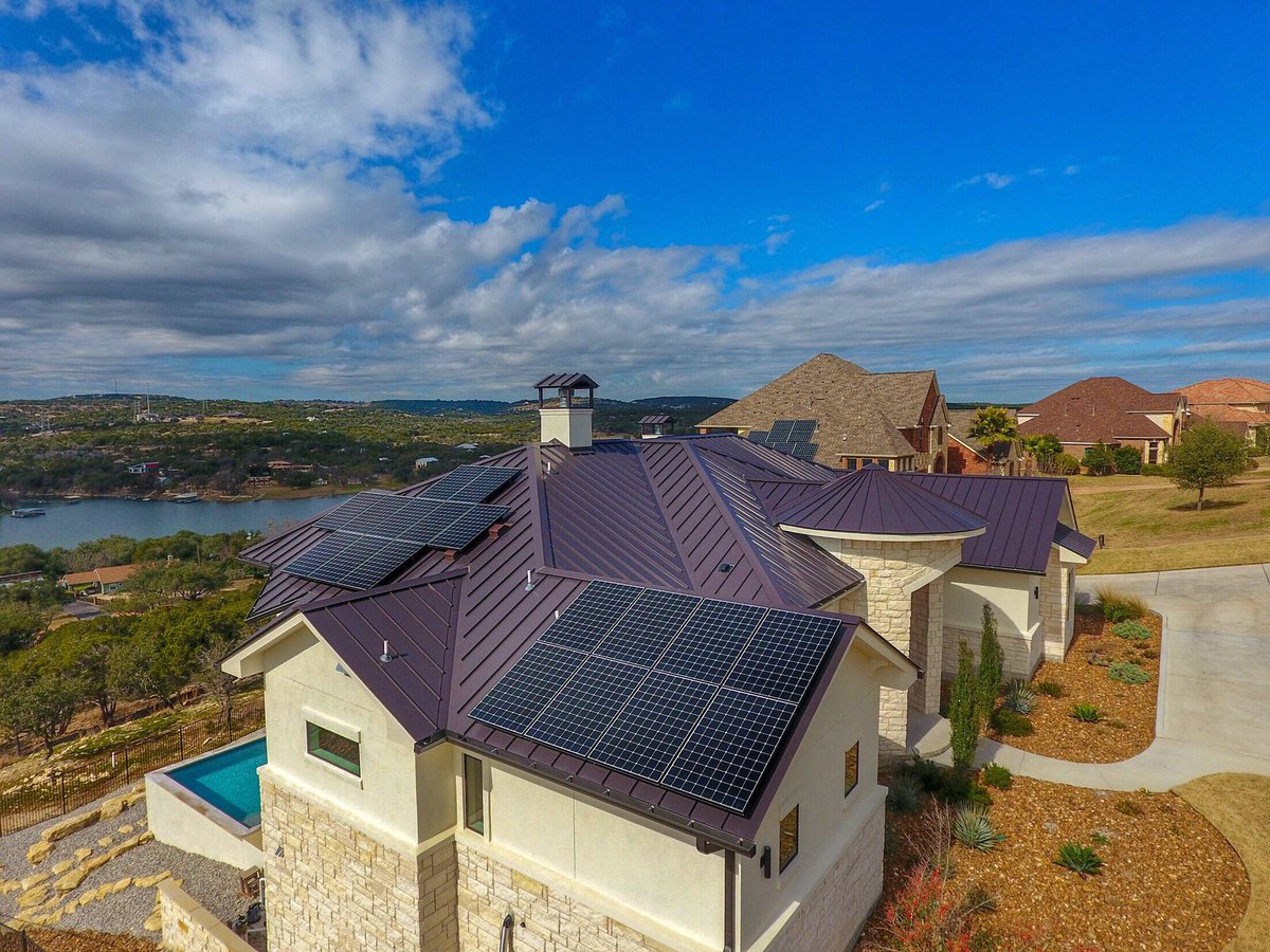 DroneDispatch's tweet photo. Clean. #drone #dronephotography #dronephoto #dronedispatch #aerial #aerialphotography #realestate #rooftop #roofing #dronestagram https://t.co/pbE6vttufZ
