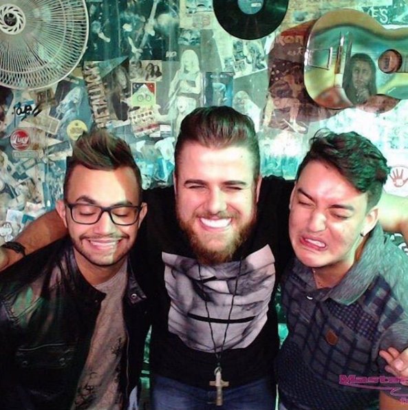 jmevoficial's tweet photo. Caretas bonitas no #tbt de hojee 😜 Rsss #juanmarcusevinicius #algunsdefeitos https://t.co/y1zgca24gi