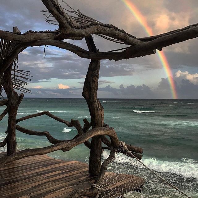 البحر اختصر كل معاني الجمال 🌊💙.