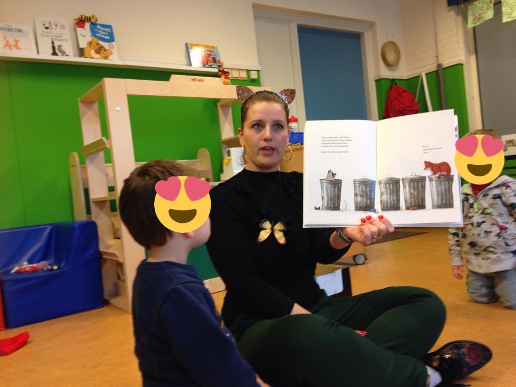 inkyvis's tweet photo. Peuters+ouders luisterde naar het verhaal van Harry zoekt een huis, voorgelezen door iemand van bibliotheek We hebben genoten! #pszdekleinegeus voorlezen prikkelt de fantasie, ontwikkelt het taalgevoel en vergroot hun woordenschat en draagt bij aan de interactieve vaardigheden. https://t.co/l3kNMpt1c2