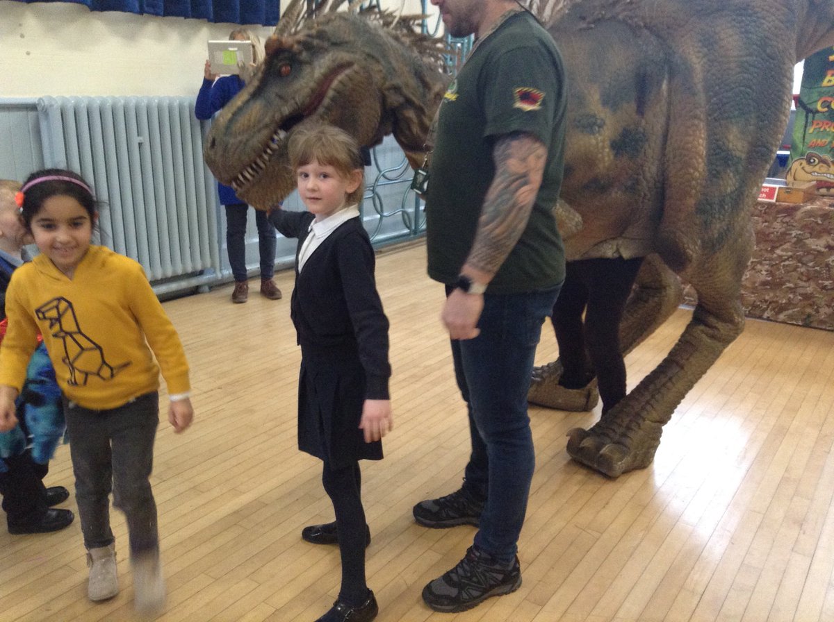 SColley_LPS's tweet photo. Year 1 had an amazing experience with Ranger Chris and his dinosaurs. @LansdownePS https://t.co/3tsB5TGo6q