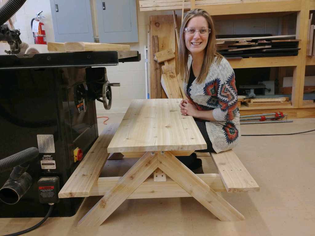 ES_Skyhawks's tweet image. Ms Baxter is doing the last check of Redmond’s grade 8 technology project. Soon this will be heading down to an Elementary class for flexible seating! #PerfectFit #ESSInTheCommunity #ESSPride @HRCE_NS #LearningToBePartOfACommunity