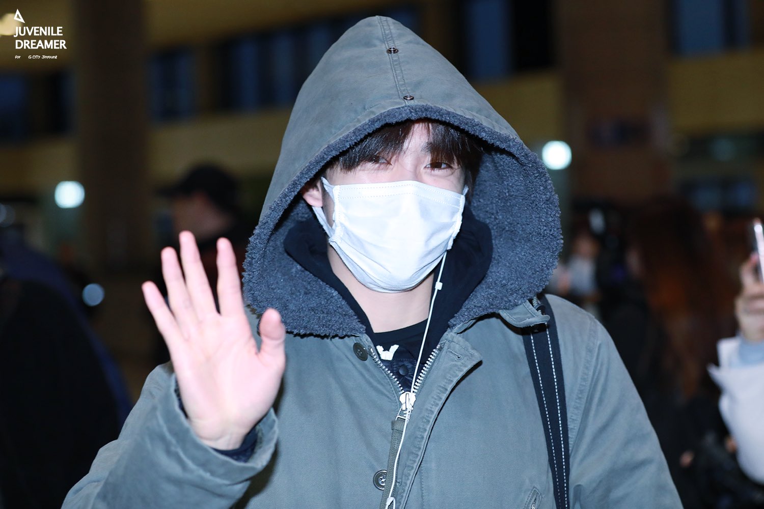 DyQJ5ONUcAAAbOT.jpg:orig