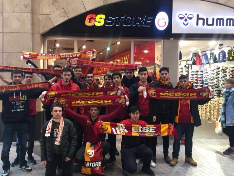 ultrAslanLISE's tweet photo. #Yellowfriday ve #Greyweekend organizasyonlarından sonra sırada #YellowRedWeekend için tüm temsilciliklerimiz ile Gs Store mağazalarımıza akın etmeye hazırız.. https://t.co/qCiiVT6Wus
