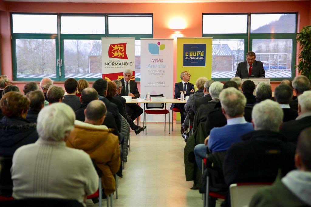 EureenNormandie's tweet photo. À plusieurs, on est plus forts 💪 Avec la signature à #Charleval du contrat de territoire #LyonsAndelle, le #CD27, la @RegionNormandie et la comcom unissent leurs efforts pour améliorer la vie d’environ 21000 Eurois dans 30 communes 👍 https://t.co/WbvfDs7prY