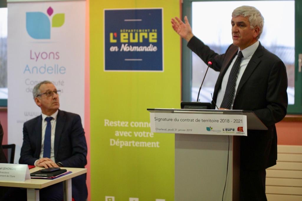 EureenNormandie's tweet photo. À plusieurs, on est plus forts 💪 Avec la signature à #Charleval du contrat de territoire #LyonsAndelle, le #CD27, la @RegionNormandie et la comcom unissent leurs efforts pour améliorer la vie d’environ 21000 Eurois dans 30 communes 👍 https://t.co/WbvfDs7prY