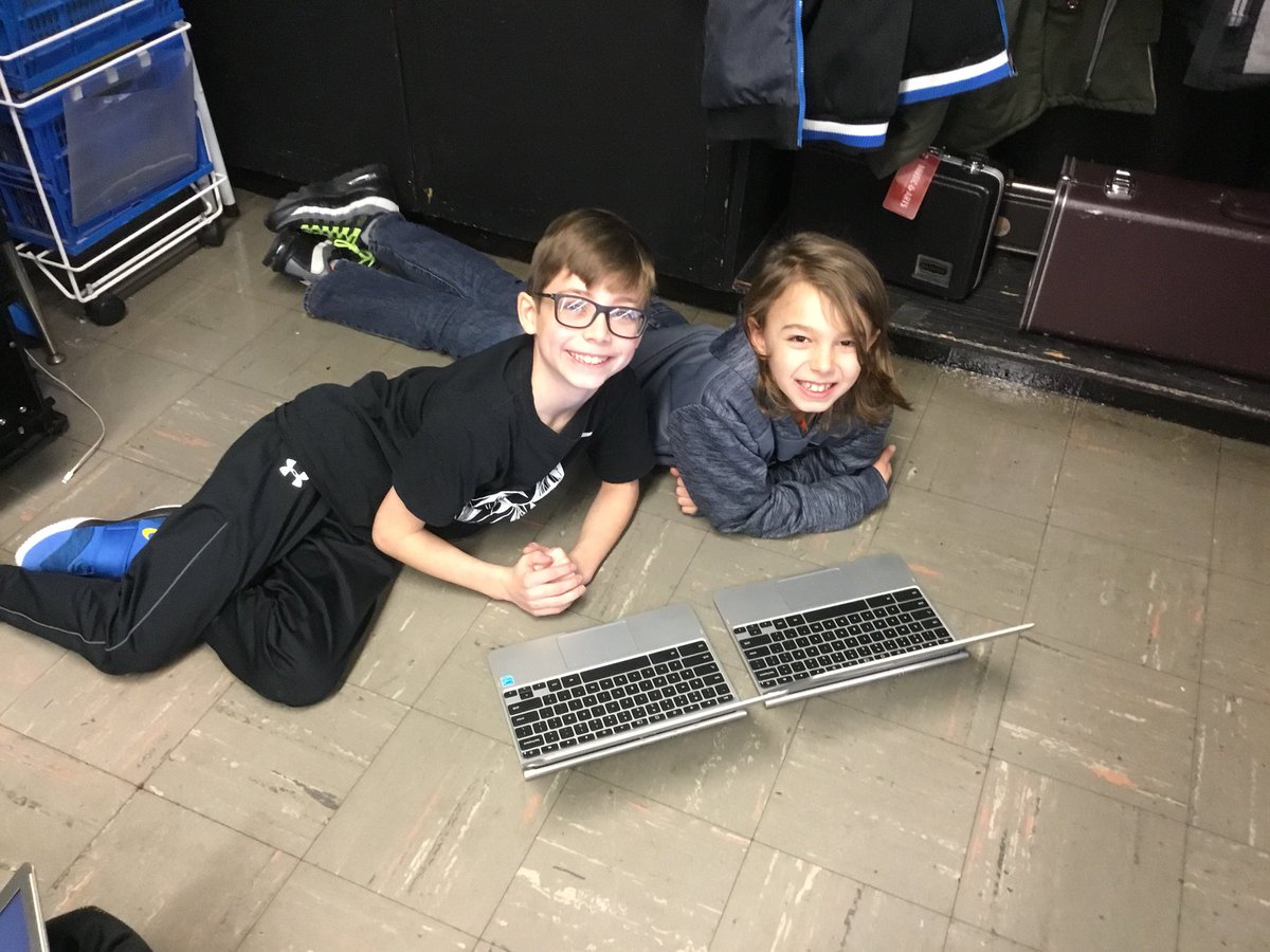 4th grade collaboration #dreamteam #googleslides #claremont20cares <a href="/joanne_shafer/">Joanne Shafer</a>