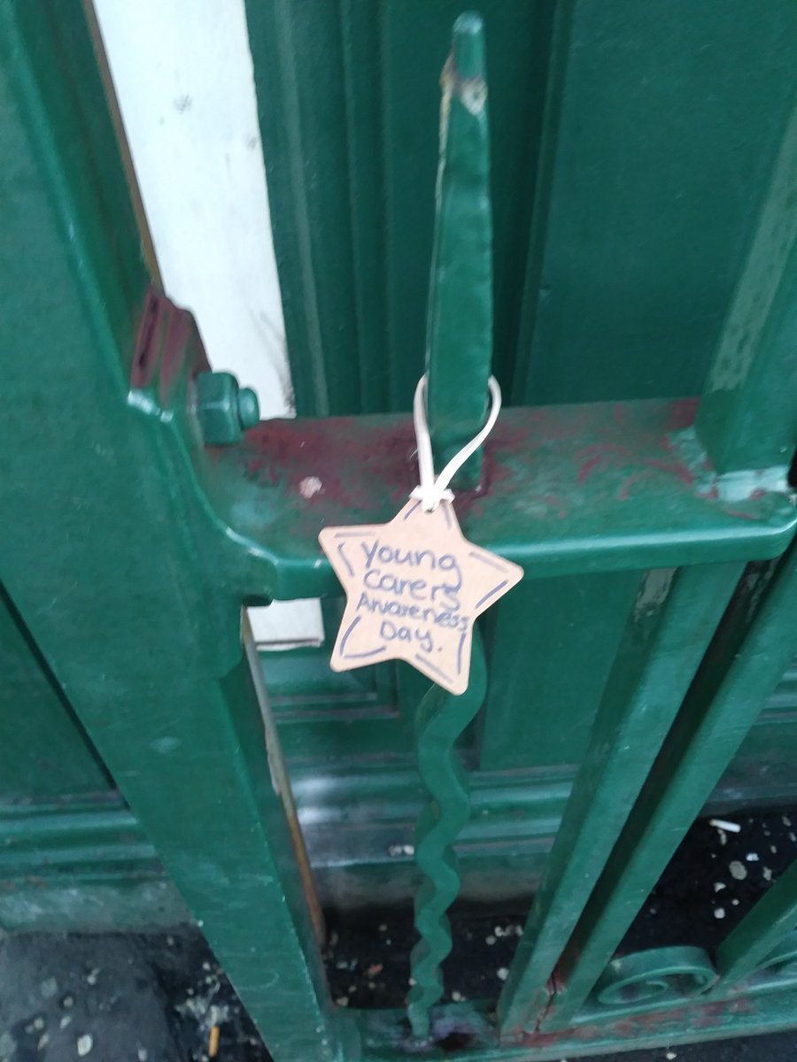 InYourCornerIYC's tweet photo. Leaving little reminders to support young carers at waverly station !! On #YoungCarersAwarenessDay #sharingourcaring #CareForMeToo #WeCareDoYou #ycpebbletrail https://t.co/dM4voJdS0g