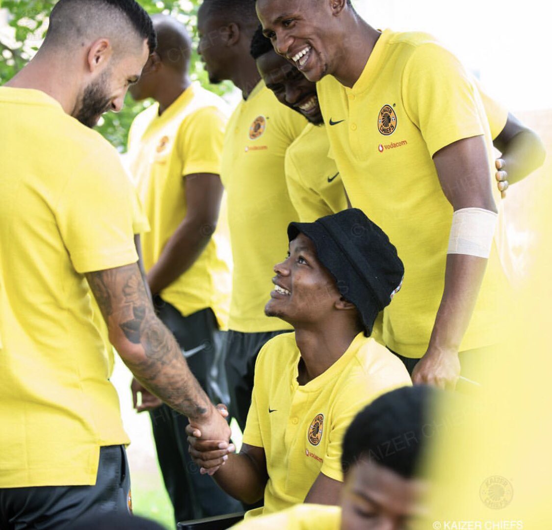 YesWeCrann's tweet photo. These pictures that Kaizer Chiefs posted of Wiseman Meyiwa’s farewell are absolutely heartbreaking...

So glad that the club have vowed to help look after him and his future, they’re doing a great thing. https://t.co/G6b84q6ByH