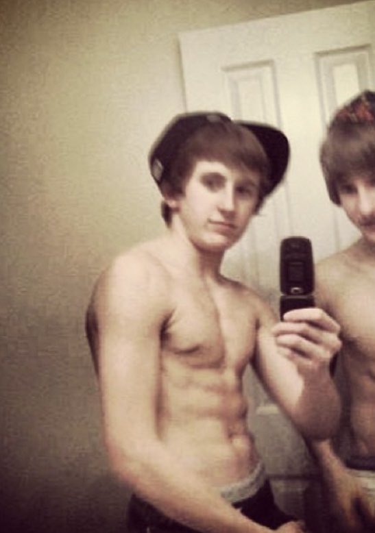 when bae sends selfies on his new phone 😩