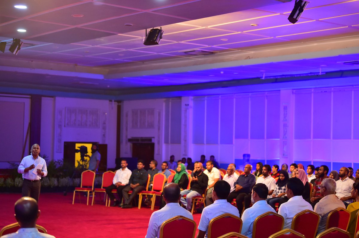 Jazeera_H's tweet photo. #Live | #JazeeraHolhuashi
President @ibusolih attends the second session of the public forum "Jazeeraa Holhuashi" 
#LaamarukazuKurun https://t.co/zFYuforjTq