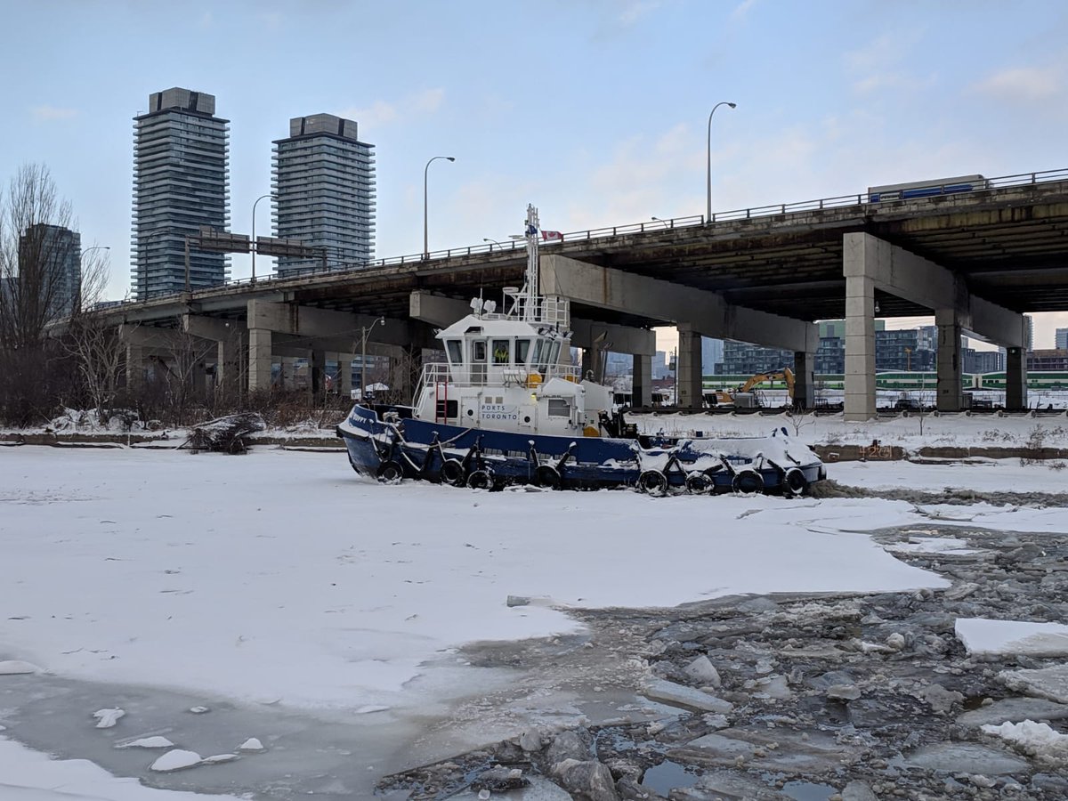 BBishopAirport's tweet photo. π π @PortsTorontoβs #IronGuppy tugboat and crew were out bright and early this morning to break up ice in the #TorontoHarbour and clear a path for the @BBishopAirport ferry. The ferry will be running every 30 minutes today. #YTZ #YTViews https://t.co/uQhpFErwrg