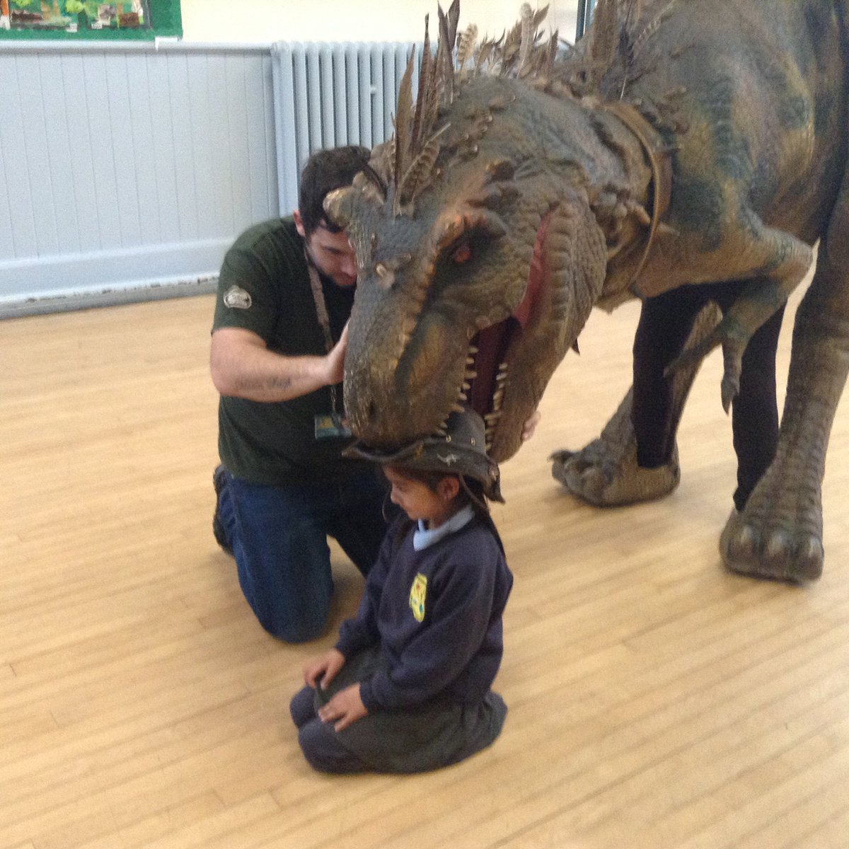 SColley_LPS's tweet photo. We had a lovely time with a T-Rex today! #dinoday #dinosaurmad @LansdownePS https://t.co/99otuTz6e4