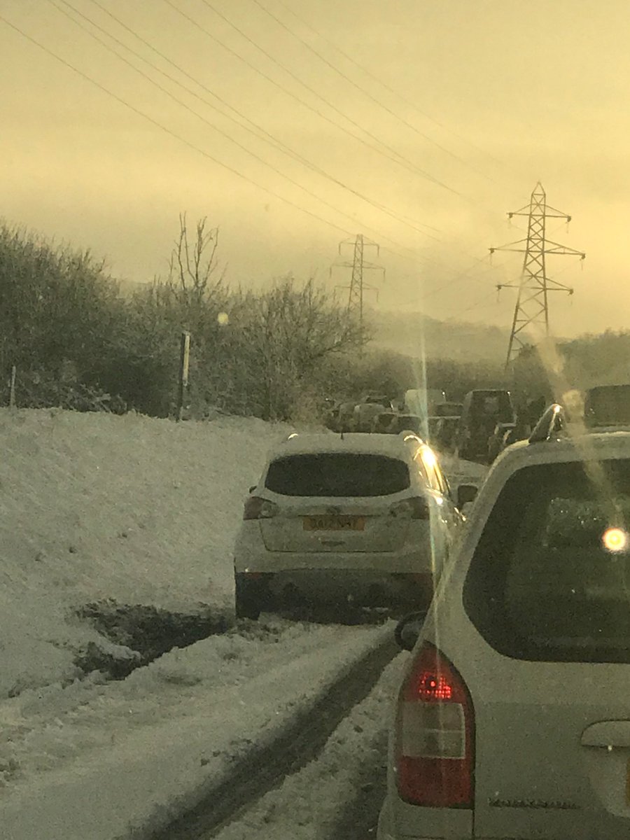 Kernow_Life's tweet image. There’s always one who decides to drive up a bit more than the #hardShoulder . #westbound . Now decides damn I’m churning up mud I’d better try to get back on the carriageway . #cornwall ⁦@CornwallLive⁩ ⁦@BBCCornwall⁩ traffic eastbound looking better other side