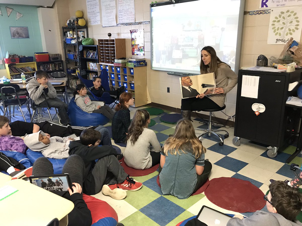 sarverteaches's tweet image. The fifth graders are ready for the World Peace March on February 28th! They learned all about different peaceful leaders and what led them to their marches. Special thank you to our presenters @MariaGuelich @marcizane @LisaEgan5th @MrsTooneASL #PeaceSignsProject #WeB4Me