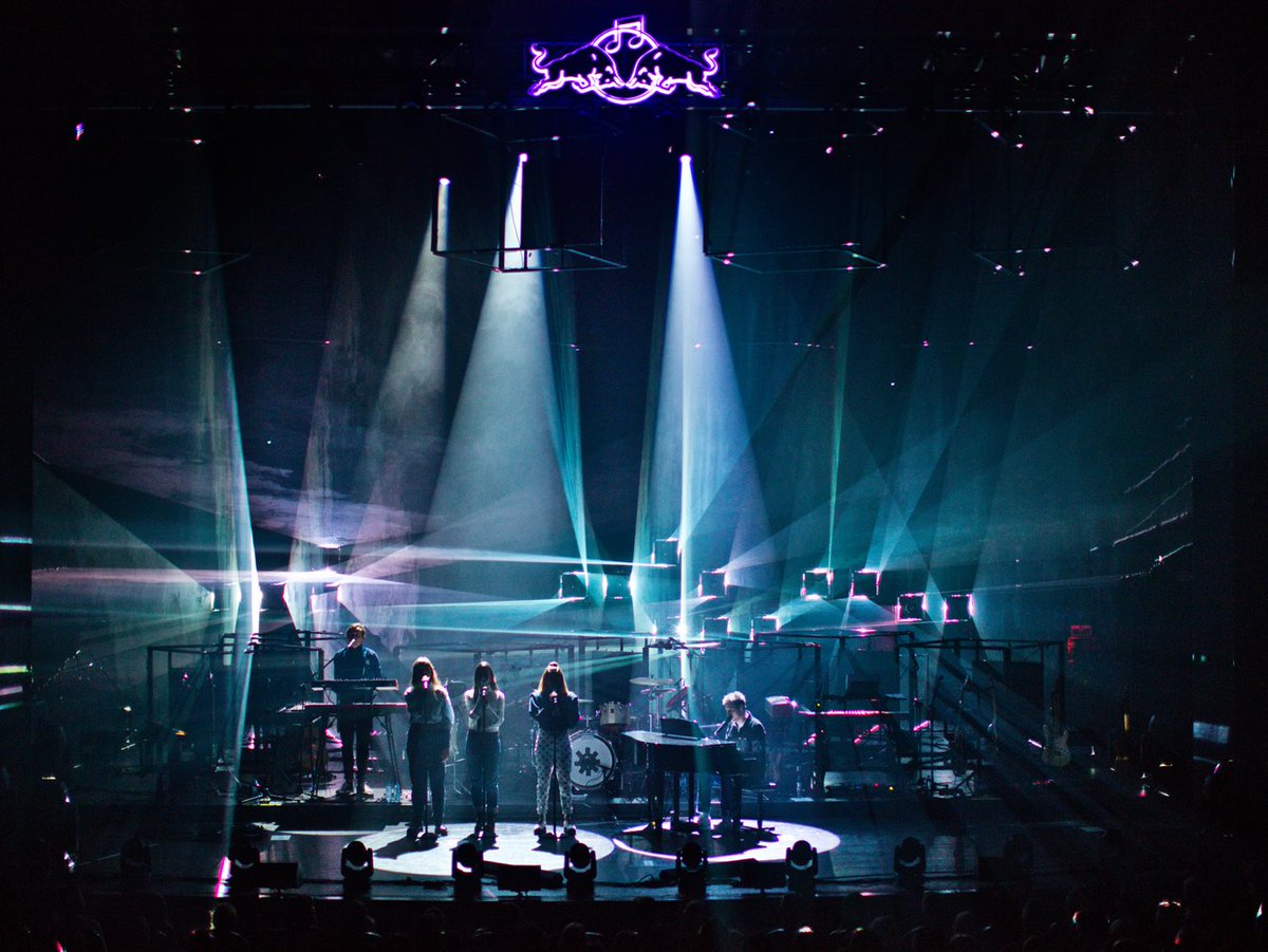 Dawid Podsiadło for Red Bull Music at National Theater in Warsaw. 
Deep perspectives and intense colors in this beautiful set up by Paweł "Spider" Pająk.

15 IVL™ Carrés provided by P.S. Teatr.
Creative visual production by Percepto Lab.
Photograph by H.Karapuda.

#MinuitUne