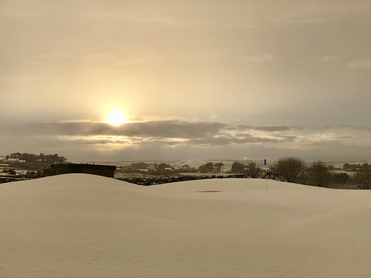 PointatPolzeath's tweet photo. And then the sun came out... ☀️

#FlakeNews #SnowUpdates #CornwallWeather https://t.co/sLhSKD0dL4