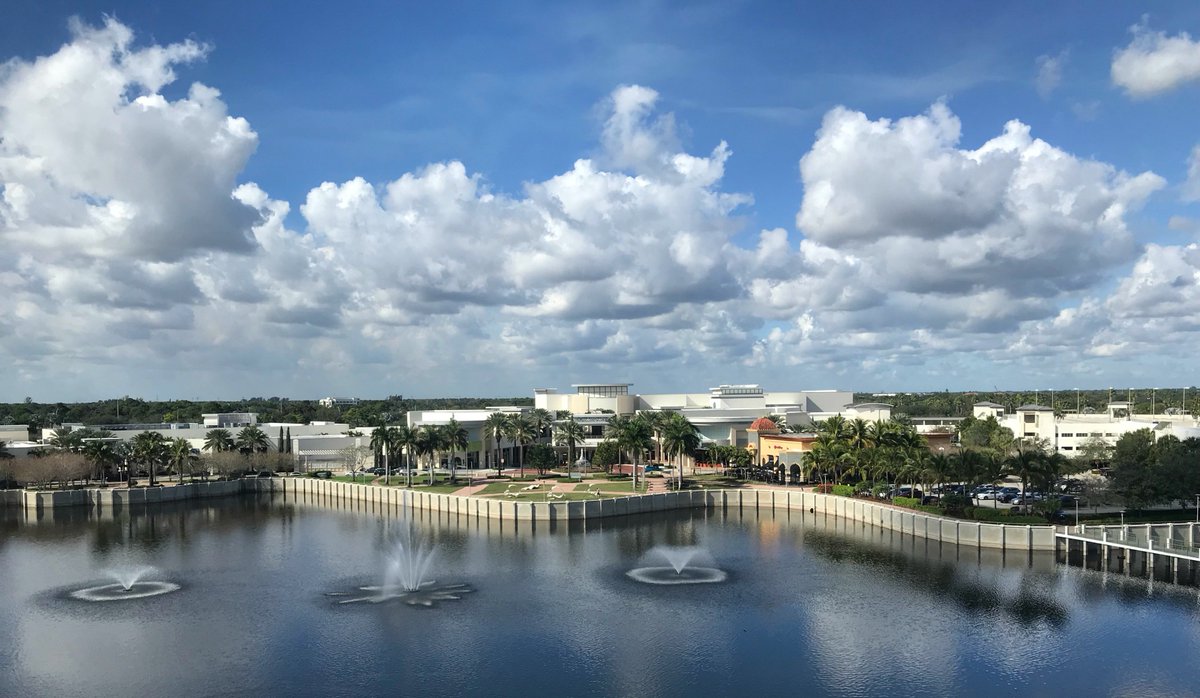 Team Tip: For a fun outing, head to Downtown Palm Beach Gardens. You'll find shopping, dining, a movie theater and more just 5 minutes from our hotel.