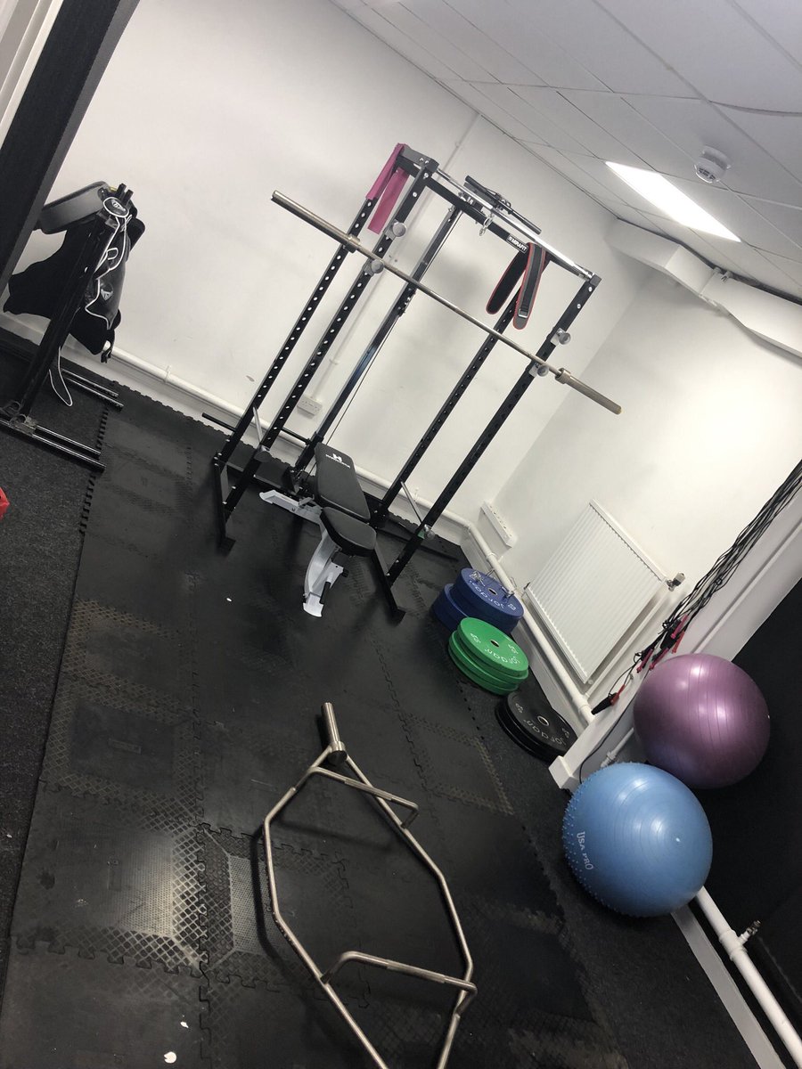 gbarnesphysio's tweet photo. New desk/office space✅

New free weights area✅

New functional training zone✅

Find us at:
@BRboxingfitness 
77 Talbot Road
Blackpool
FY1 1LL

#BarnesSIP #SPORTSTHERAPY #physiotherapy https://t.co/SX5liqlfgi