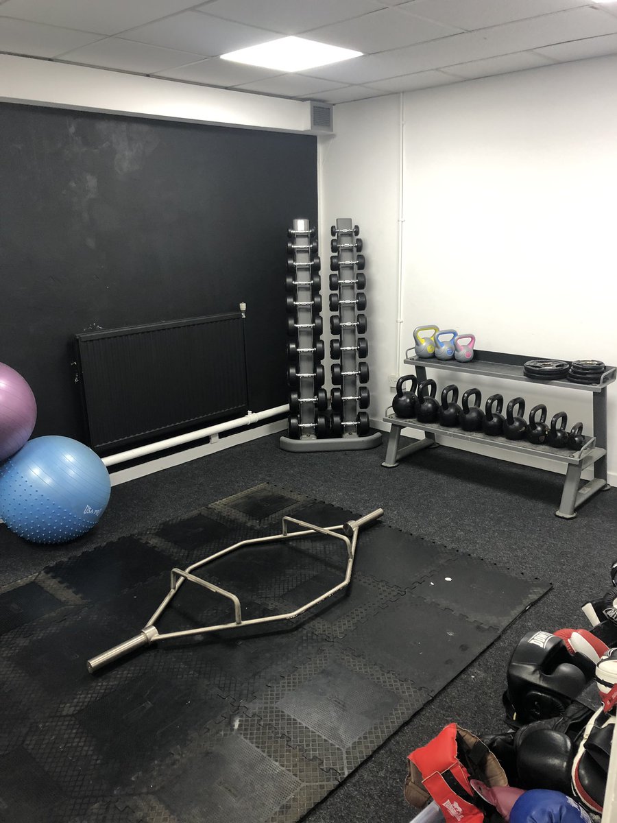 gbarnesphysio's tweet photo. New desk/office space✅

New free weights area✅

New functional training zone✅

Find us at:
@BRboxingfitness 
77 Talbot Road
Blackpool
FY1 1LL

#BarnesSIP #SPORTSTHERAPY #physiotherapy https://t.co/SX5liqlfgi