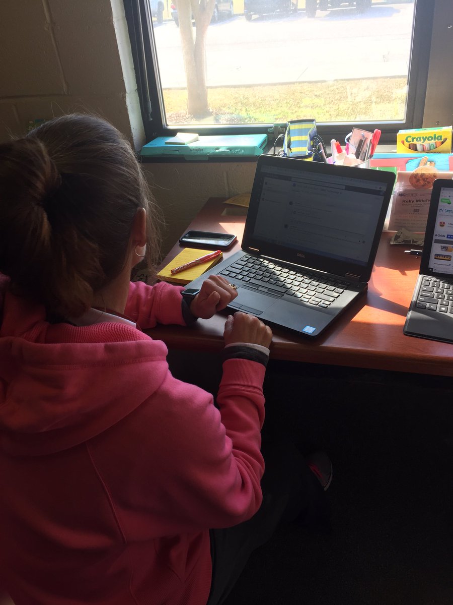 ktmitchell1026's tweet photo. Working with the fabulous Mrs. Pittman! @JPOnslow she’s a great student! Getting all caught up on all things PD! #onslowdlt https://t.co/iU9bGYfOzN