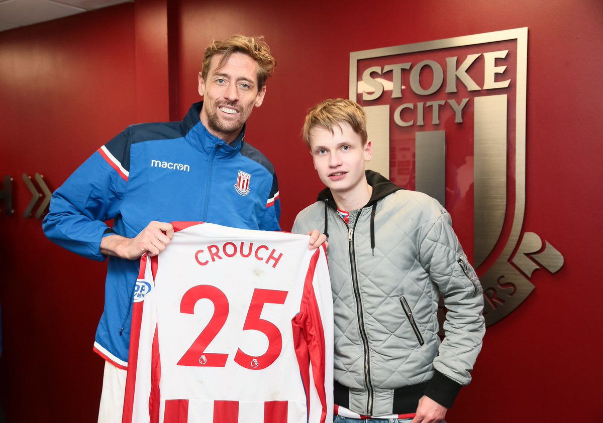 HenriSCFC's tweet photo. Hi @petercrouch , Dutch Potter here...

I'll never forget the 17th of march of 2018. The day I met you, my favourite player ever. Thank you for being a great player for my favourite club, and I hope you'll score some goals at @BurnleyOfficial ! Thank you for everything #SCFC https://t.co/JF0YKcPPZZ