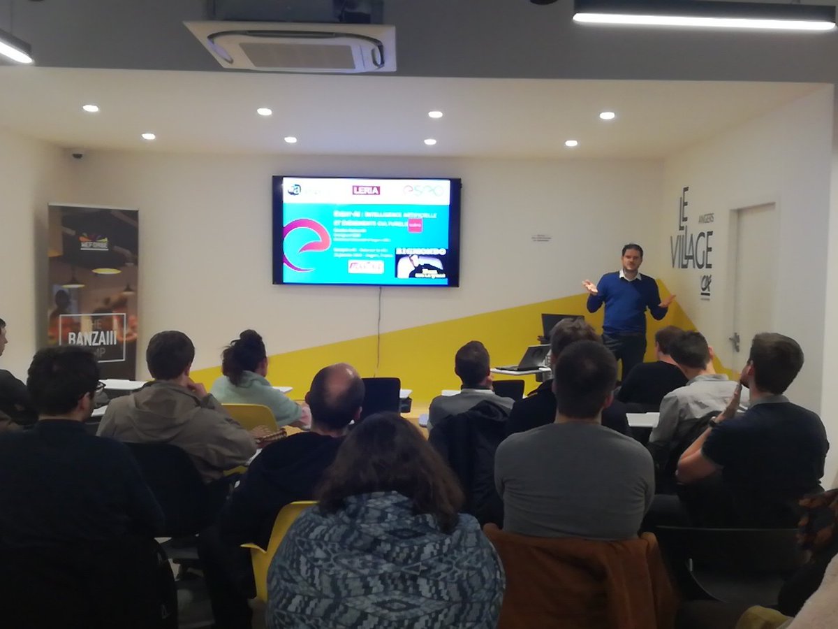DataperoAngers's tweet image. Début du #meetup #data sur la #ville ! Salle comble pour @NicolasGUTOWSKI @Groupe_ESEO @le_sceno