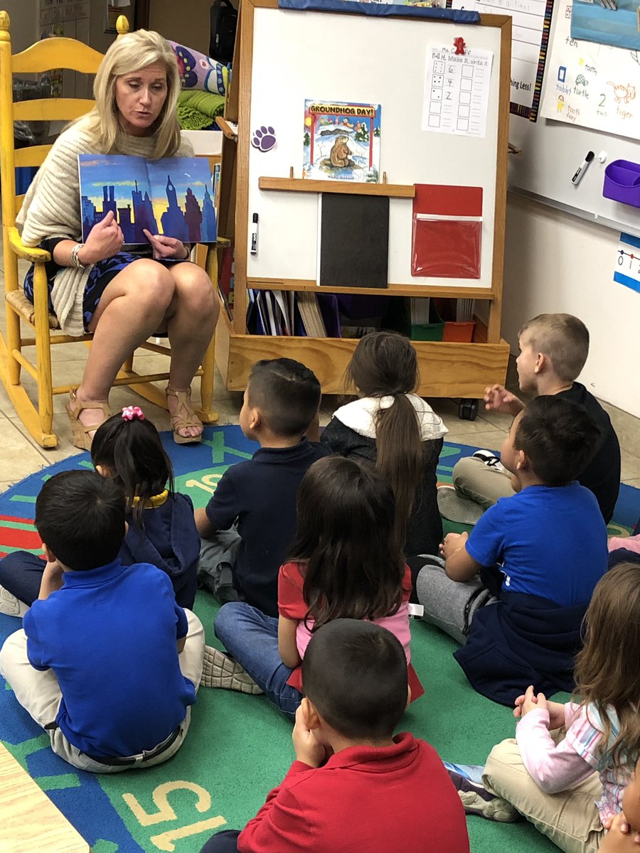 Thank you @Face1231Fran for being a guest reader today!  They loved it!  #FLCelebratesLiteracy #SDIRCCelebratesLiteracyWeek @FES_Mustangs @IRCSchools